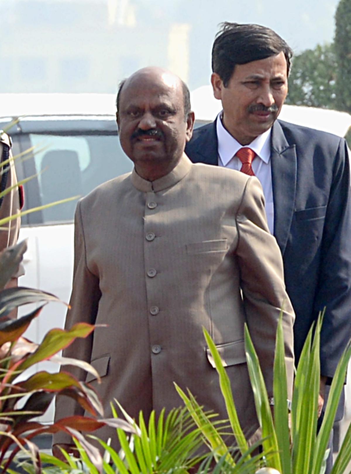 রাজ্যপাল রাজ্যে  গণ তন্ত্র ফিরিয়ে আনতে  দৃঢ় প্রতিজ্ঞ