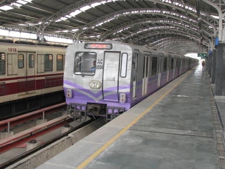 সেঁজে উঠছে মহাকরণ মেট্রো স্টেশন