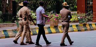 ট্যাব  কাণ্ডে  নাম জোরালো  শিক্ষকের