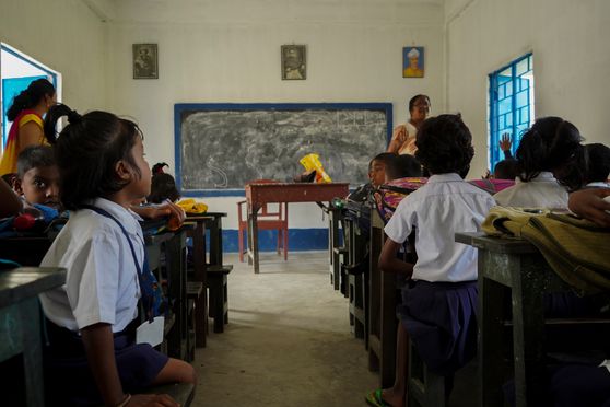 স্বেচ্ছাশ্রমে নারাজ চাকরি হারা শিক্ষকেরা