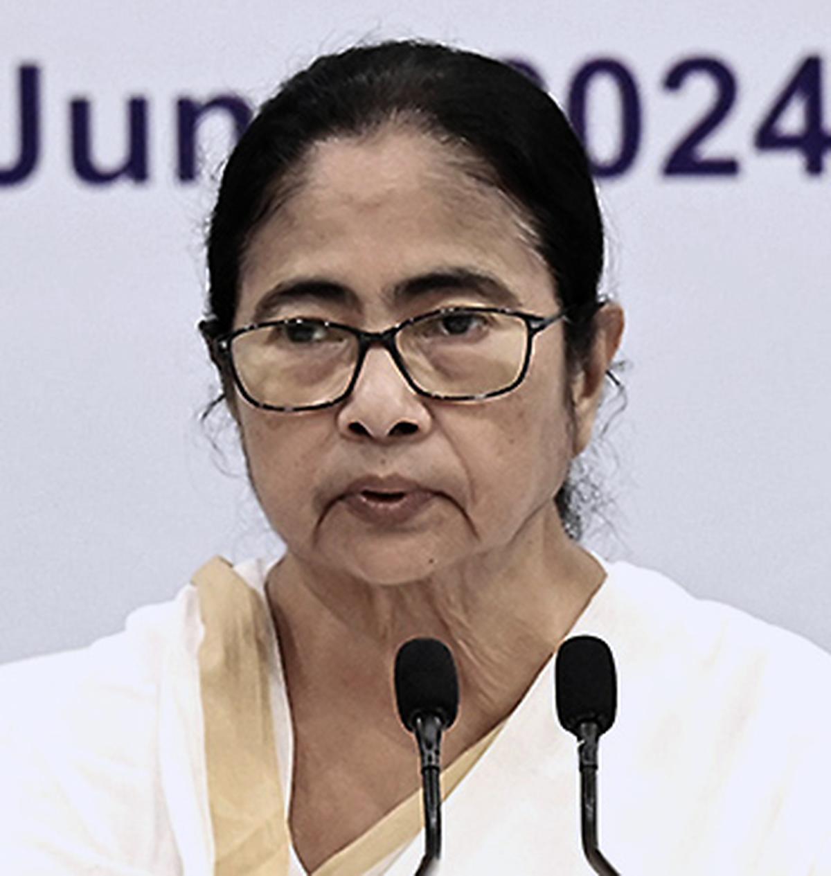 মমতার বক্তব্যের রিপোর্ট তলব