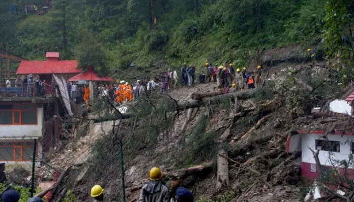 নিখোঁজ বত্রিশ জন পর্যটককে মৃত ঘোষণার পথে নেপাল